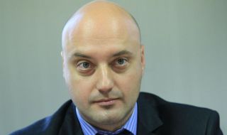 Славов: Изпращането на оръжие за Украйна не е включване във войната