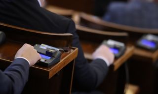 Гласуват по-тежки санкции за компютърни престъпления