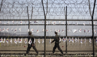 Неизвестен дрон се разби на границата между двете Кореи