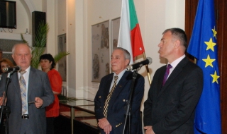 Новият председател на БАН получи ключа на академията