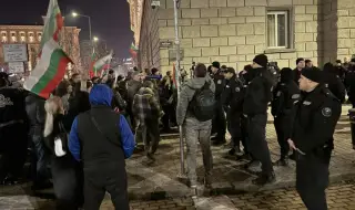 Протест срещу еврото блокира столичния бул. „Цар Освободител“