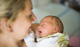 Болниците вадят ражданията онлайн