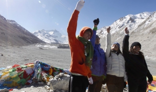 Спасиха 2500 туристи, блокирани в Еверест