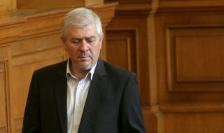 Ваньо Шарков: Премиерът да провери председателя на КРС