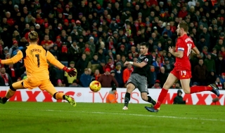 Падението на Ливърпул през 2017-а продължава