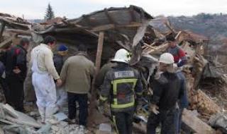 Взрив на газ събори триетажна къща край Русе