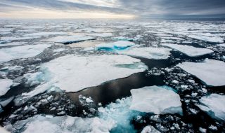 Топенето на полярния лед изкривява земната кора