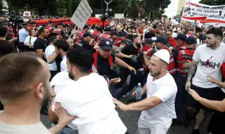 Хиляди албанци на бунт срещу мегапроект на зетя на Тръмп край Адриатика