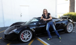 Певецът на Aerosmith продава своя Venom GT