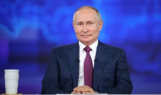 Путин благодари на жените, които гладят ризите му