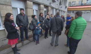 Родители и лекари на протест пред „Пирогов“
