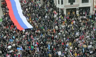 Хиляди сръбски граждани в 34 града пискаха избори