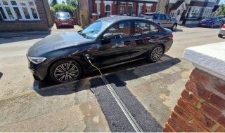 Иновативен начин за зареждане на коли от тротоара