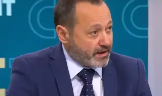 Регионалният министър: Става дума за огромно по мащаби свлачище, поне месец ще продължат проучванията