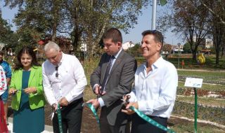 Христо Стоичков преряза лентата на Беларуската градина в Пазарджик