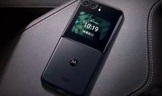 Motorola показа нов Razr с гъвкав екран