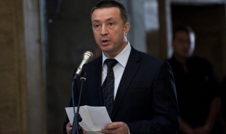 Оставката не е част от задължителната политическа програма