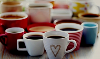 Притча: Животът е като кафето, а не като чашата му