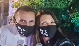 Кали с младо гадже на морето