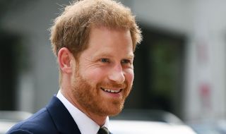 Принц Хари се върна в Лондон за откриване на паметник на принцеса Даяна