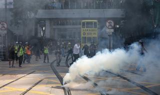 Уличната война в Хонконг се завърна (ВИДЕО+СНИМКИ)