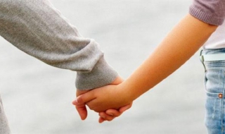 В Турция забраниха на влюбените да се държат за ръце