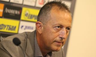 Фурнаджиев дава Бербатов на Етичната комисия към УЕФА за нападките му към БФС