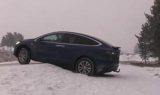 Tesla Model X извън асфалта? Абсурд! (ВИДЕО)
