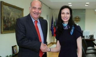 Мария Габриел се срещна с посланика на САЩ в България Кенет Мертен