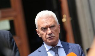 Сделката: 2000 лева и… Айнур и Айсун стават кандидати на „Атака“?!