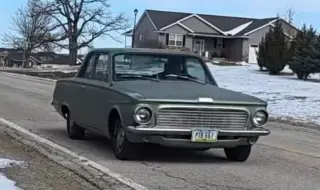 А едно време какви автомобили имаше... Една бюджетна кола, която отказа да умре и след 700 000 километра (ВИДЕО)