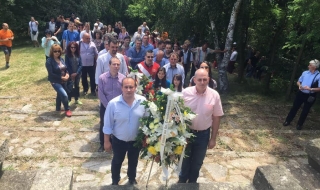 Хиляди почетоха паметта на Стамболийски в местността Янини грамади
