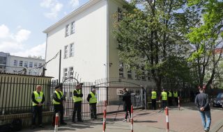 Москва привика полския шарже д'афер, за да изрази протест срещу конфискуването на сграда на нейното посолство