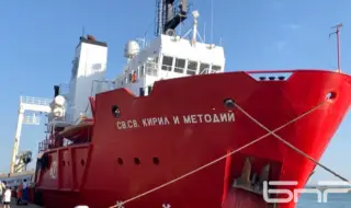 Корабът на учените ни антарктици пристига на остров Ливингстън