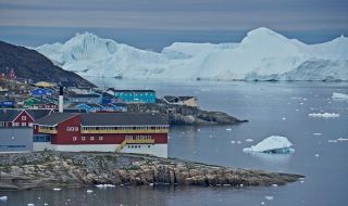 Невиждано събитие: Дъжд върху ледената покривка на Гренландия!