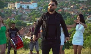 Изнудват за пари певеца, пуснал чалга версия на "Моя страна, моя България" на Емил Димитров