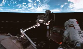 Китайският кораб „Шънчжоу-20“ е ударен от космическа отломка