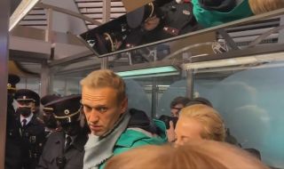 Навални остава в ареста за 30 дни