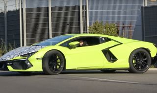 Lamborghini Revuelto с първа поява на пътя (ВИДЕО)
