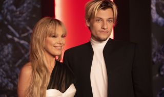 Мили Боби Браун се сгоди за сина на Джон Бон Джоуви (СНИМКА)