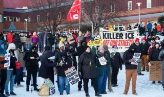Протести в САЩ след новото убийство от федерални служители в град Минеаполис ВИДЕО