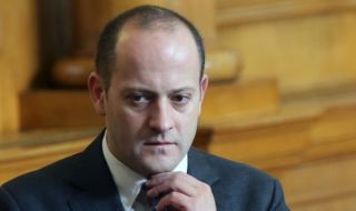 Радан Кънев: Бойко Борисов сам знае, че е воденичен камък за българската политика