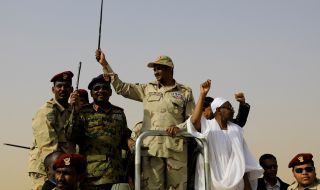 В Судан се води жестока надпревара за оръжейните складове (ВИДЕО)