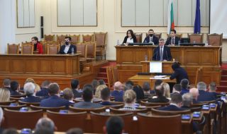 Парламентът обсъжда във вторник вота на недоверие срещу правителството