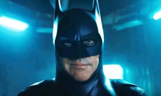 30 г. по-късно Майкъл Кийтън отново влиза в ролята на Батман в първи ТРЕЙЛЪР на "Светкавицата"