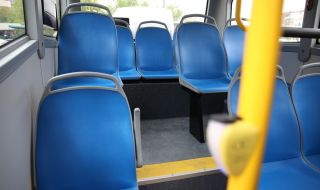Нередовен пътник преби контрольорка в автобус