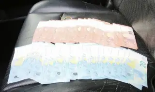 Пари и списъци с имена са открити в колата на кандидат-депутат