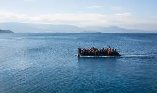 Двама мигранти са открити мъртви, 30 са спасени близо до остров Лесбос 