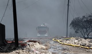 Борбата с огромния пожар в петролна база в Куба продължава
