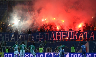 Стюарди пазят реда на мачове